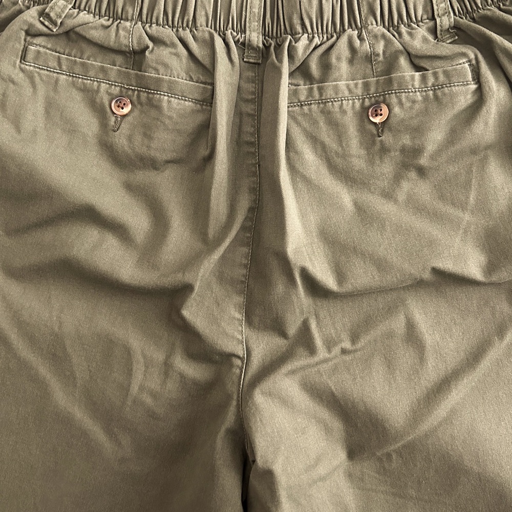 Old Navy Bermuda Shorts - Picture 3 of 4